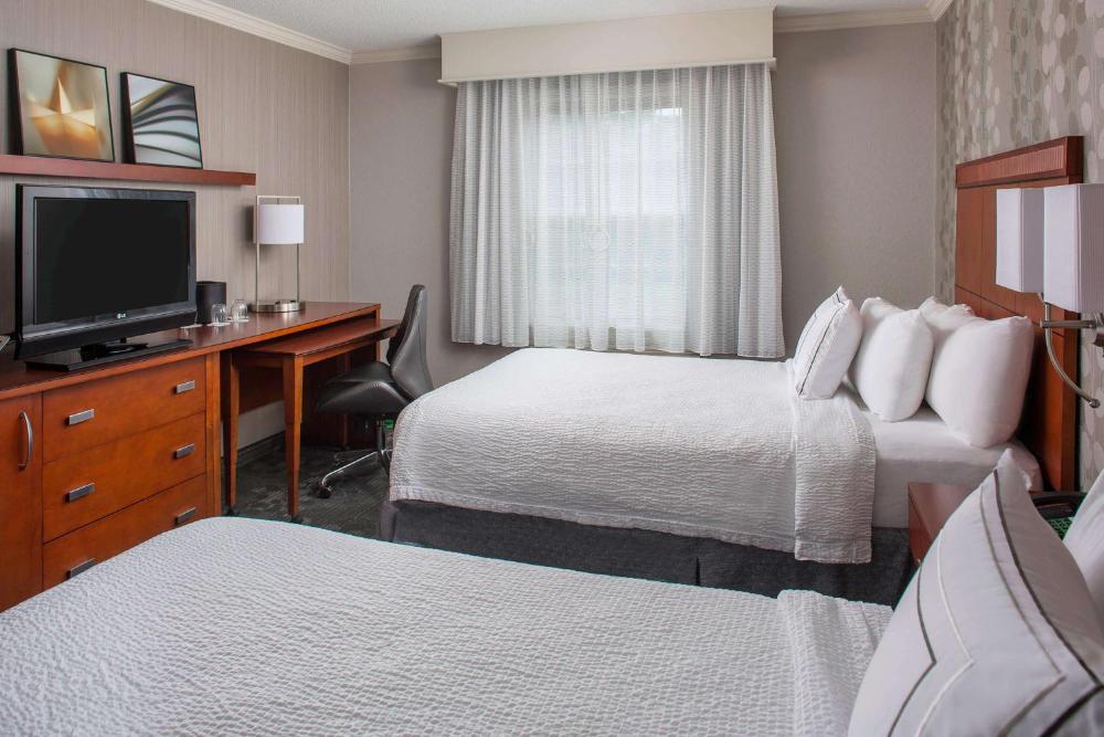 Mobility/Hearing Accessible Guestroom Two Doubles Tub interior